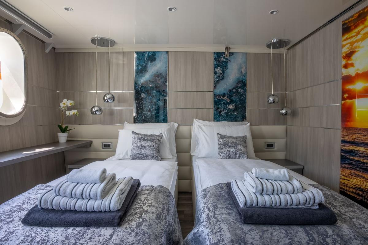 Osc-Cabins-Main-Deck-7