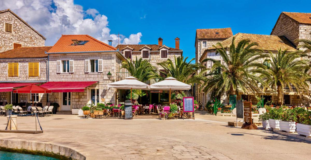 A,Colorful,Panorama,Of,A,Mediterranean,Resort,Town,In,Summer,